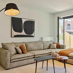 Huswell - Spacious Family Retreat With Terrace Vakantiehuis